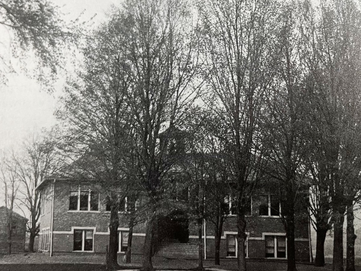 Lyons/Muir Area Schools – It’s Graduation&nbsp;Time!